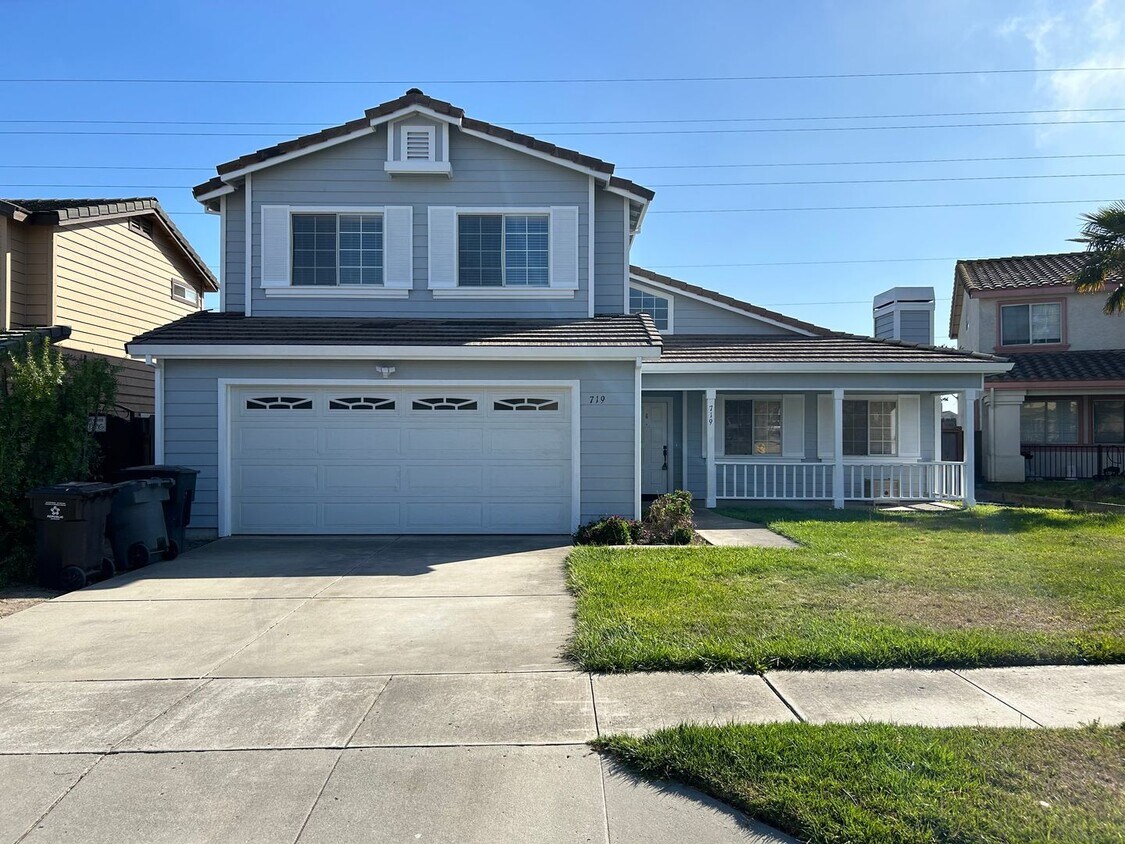 Primary Photo - Centrally Located Expansive Home For Rent