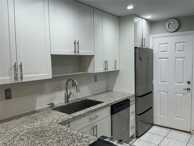 Foto del edificio - 1160 NE 191st St