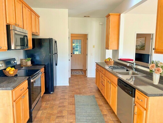 Foto del edificio - 1602 Hucknall Pl