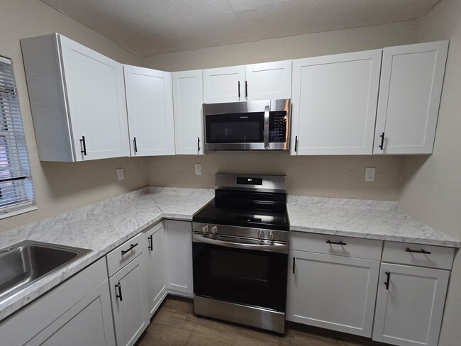 Foto del edificio - 1152 W 22nd St