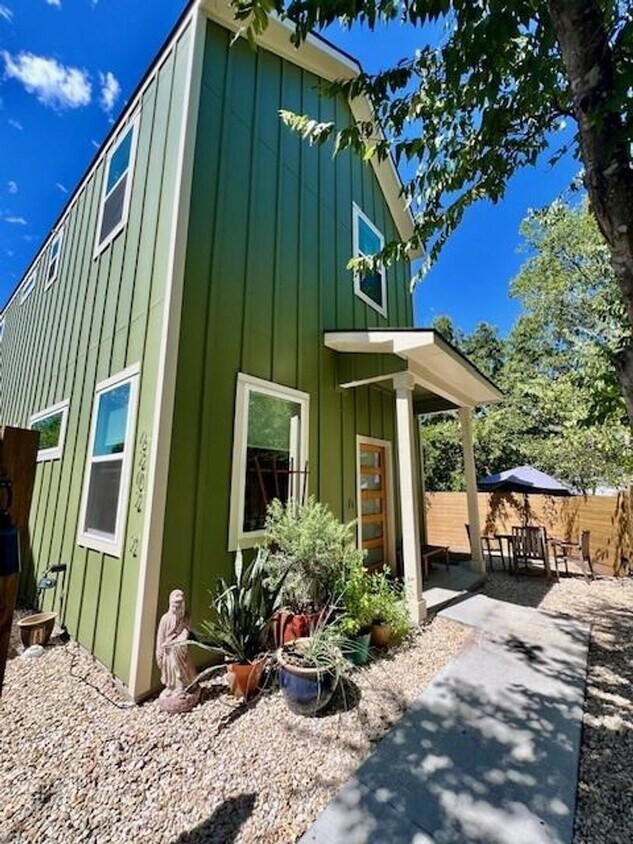 Foto principal - Heart of the City! 2 bedrooms, 2.5 bathroo...