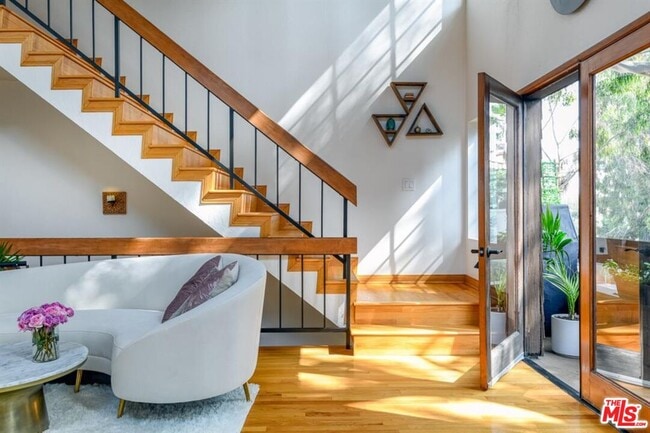 Foto del edificio - 12815 Caswell Ave