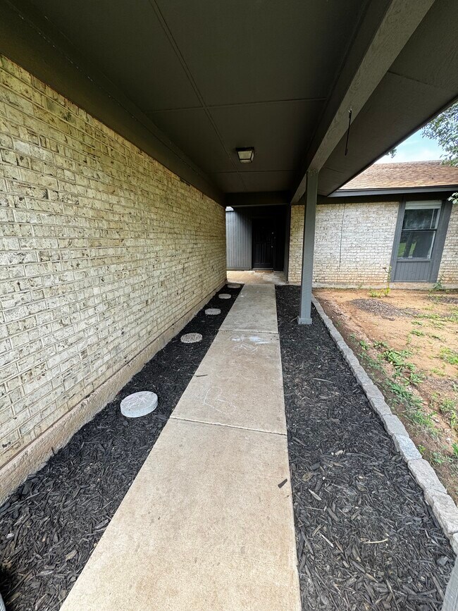 Foto del edificio - 5603 NW Wilfred Dr
