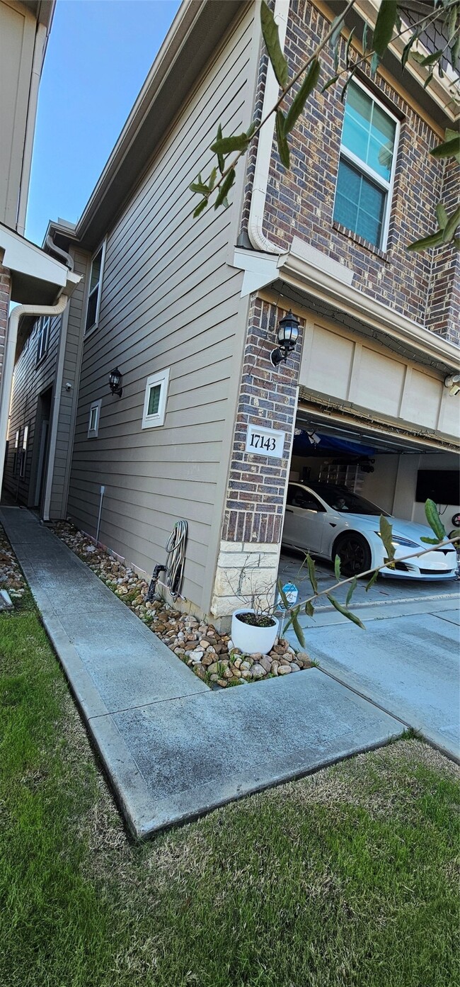 Building Photo - 17143 Wilthorne Colony Ct