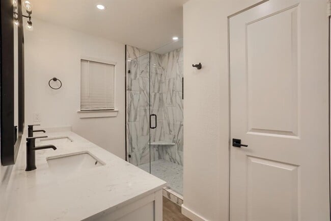 Foto del edificio - 8400 Horton Trail