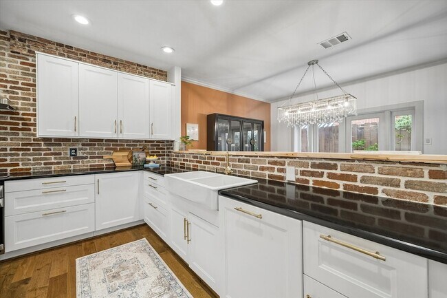 Foto del edificio - 6013 Inwood Dr