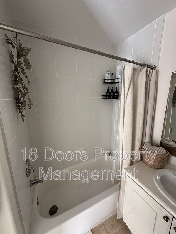 Foto del edificio - 5726 La Jolla Blvd