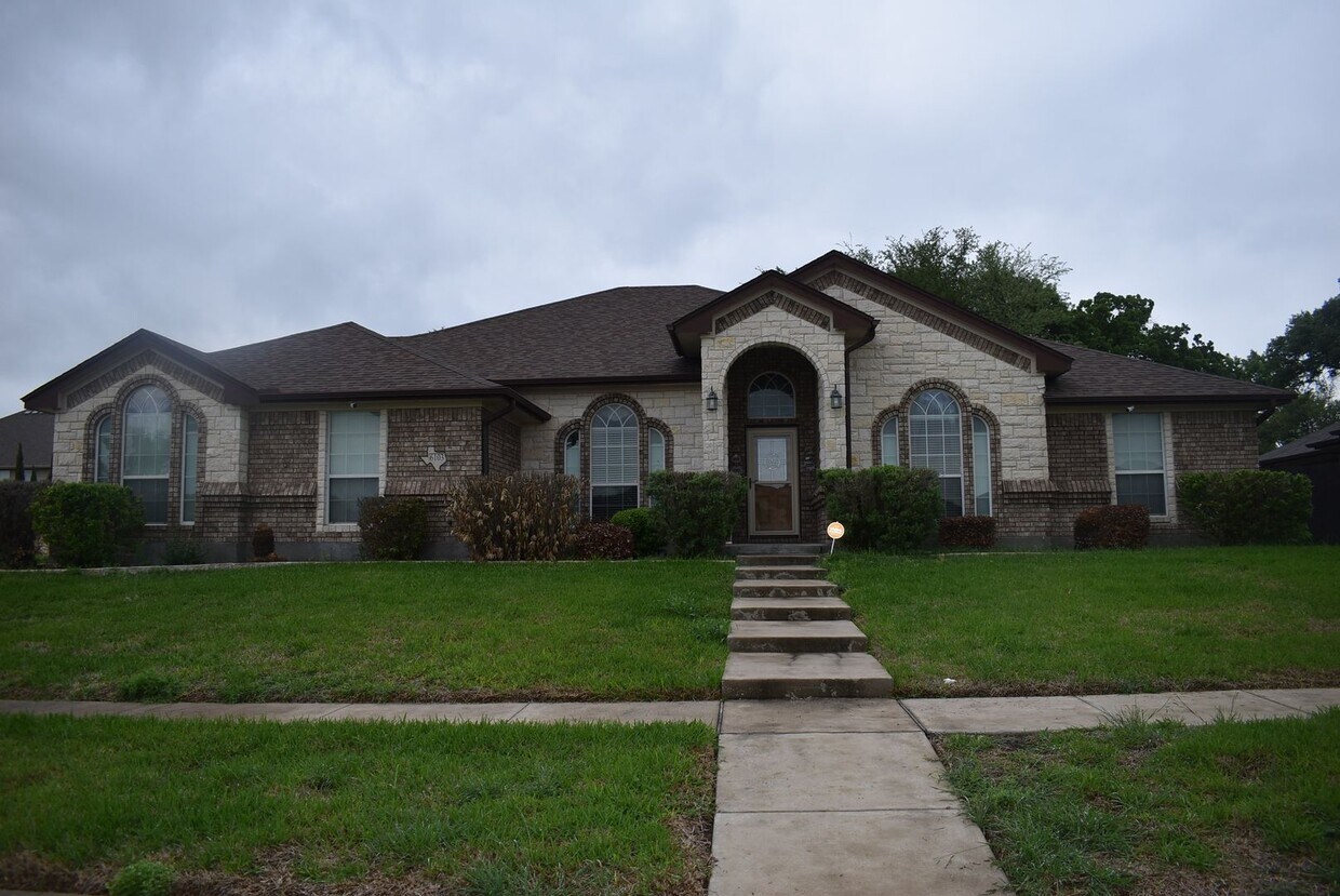 Stunning 4bd/2.5 ba home in Killeen with a... House Rental in Killeen