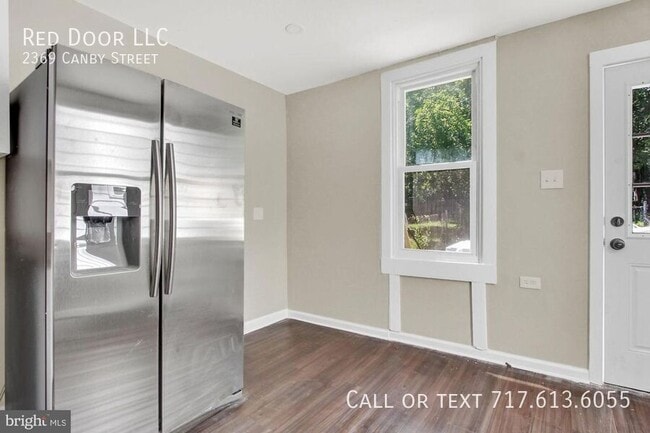 Building Photo - 2369 Canby St
