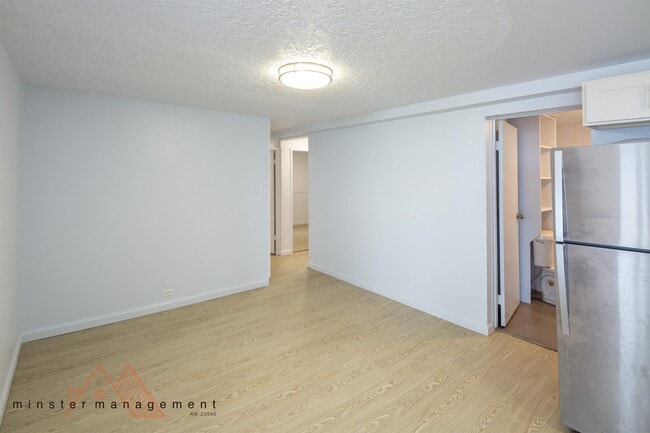 Photo - 2569 Peter St Apartment