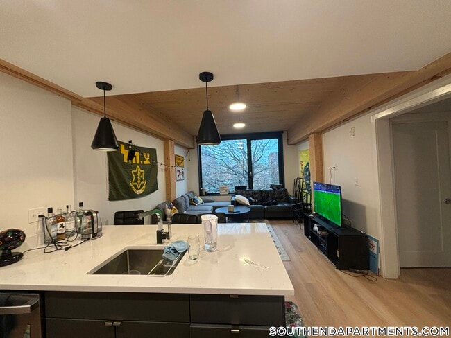 Foto del edificio - 11 E Lenox St