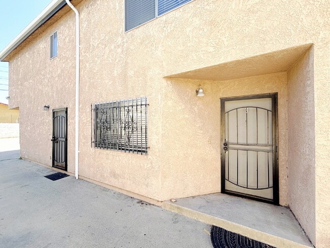 Building Photo - 1343 W 36th St