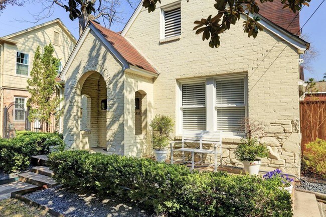 Building Photo - 4819 Mandell St