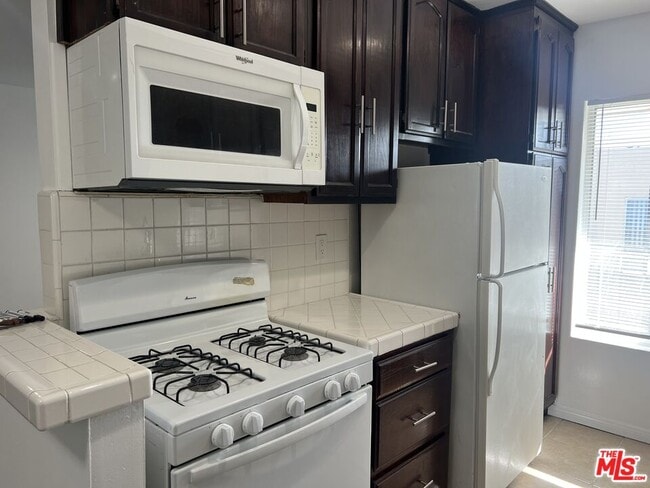 Foto del edificio - 1024 N Stanley Ave