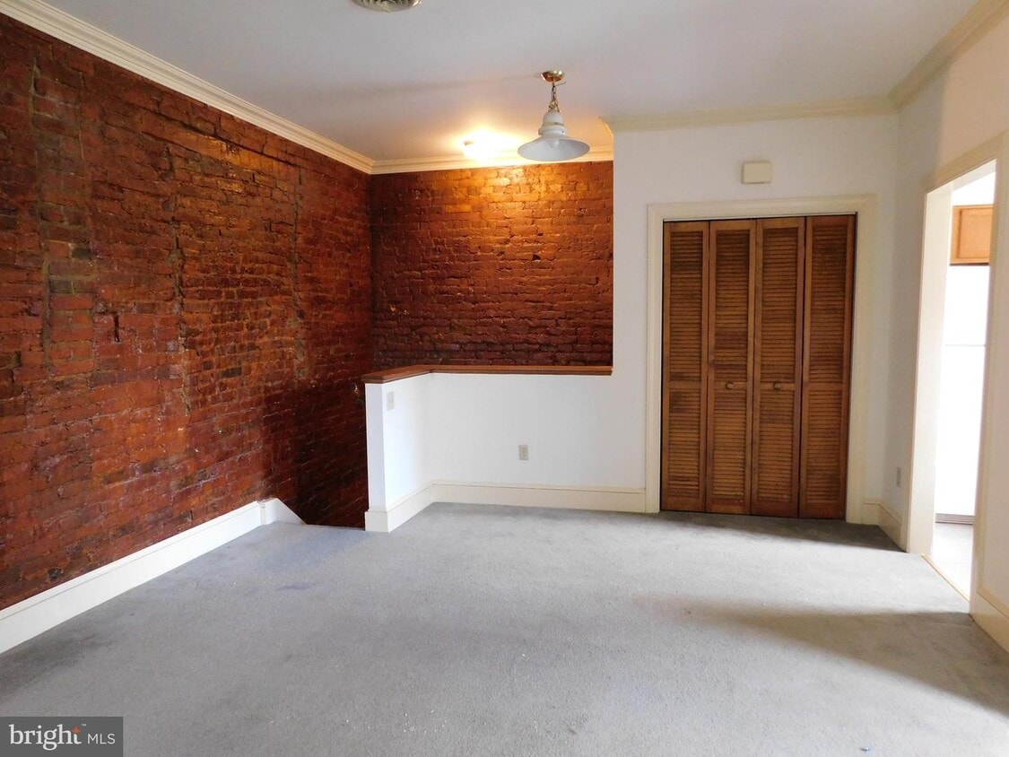 217 E Main St, Berryville, VA 22611 Room for Rent in Berryville, VA