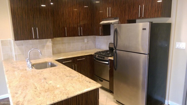 Foto del edificio - 1 br, 1 bath  - 14129 Pershing Cres 501