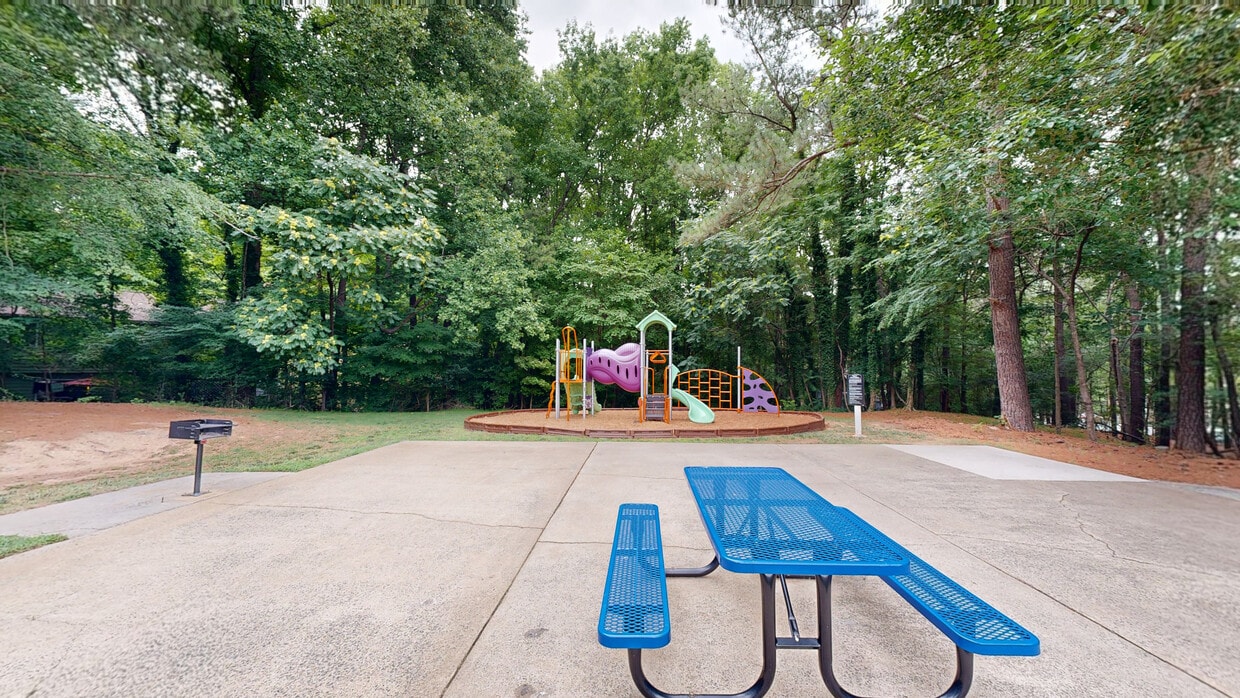 Photo - Royal Park - Students save up to 10%! Apartments