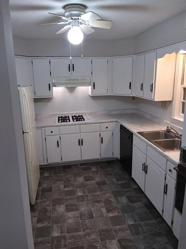 Foto del edificio - Coming Soon! Nice HOME just 5 Minutes from...