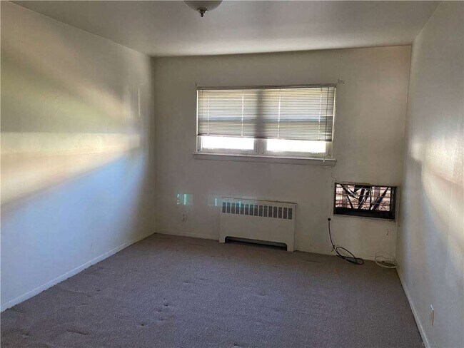 Foto del edificio - 218-35 100th Ave