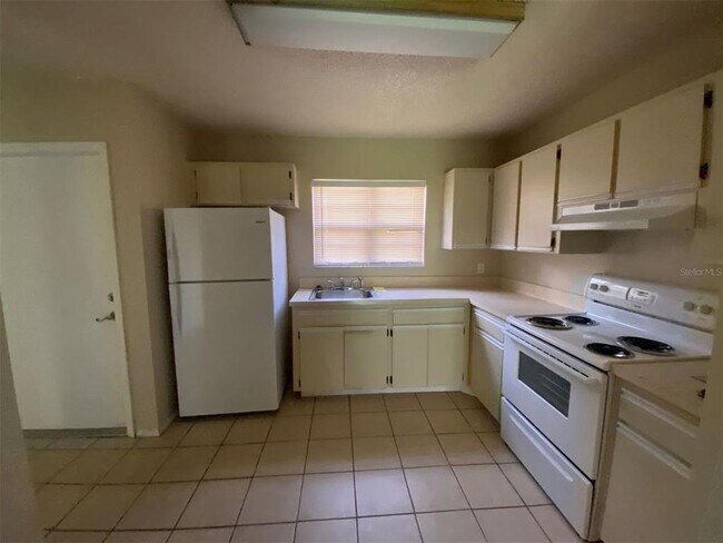 Building Photo - 4064 Suburban Ln