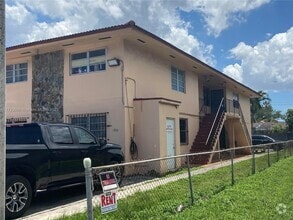 Building Photo - 1836 NW 22nd Ct