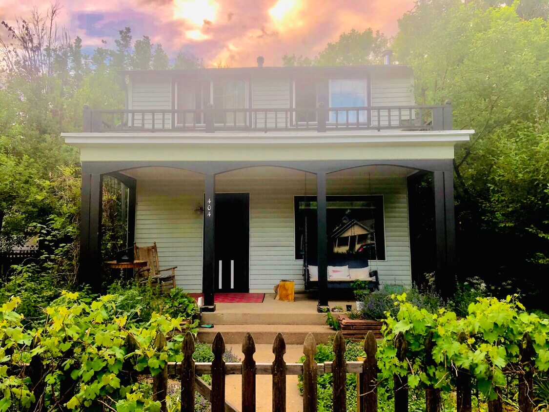 Primary Photo - 404 Edwards St