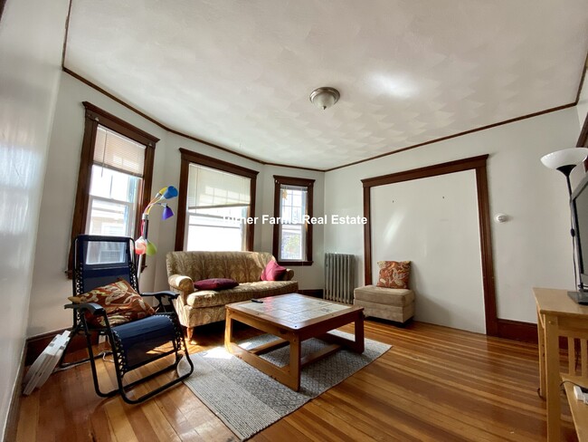 Building Photo - 106 W Adams St