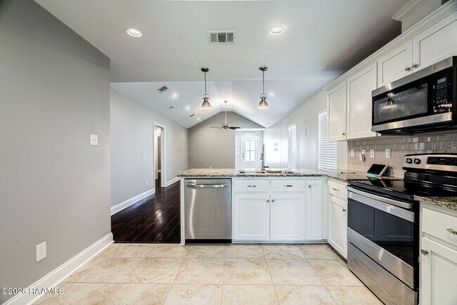 Foto del edificio - 319 Harvest Ln