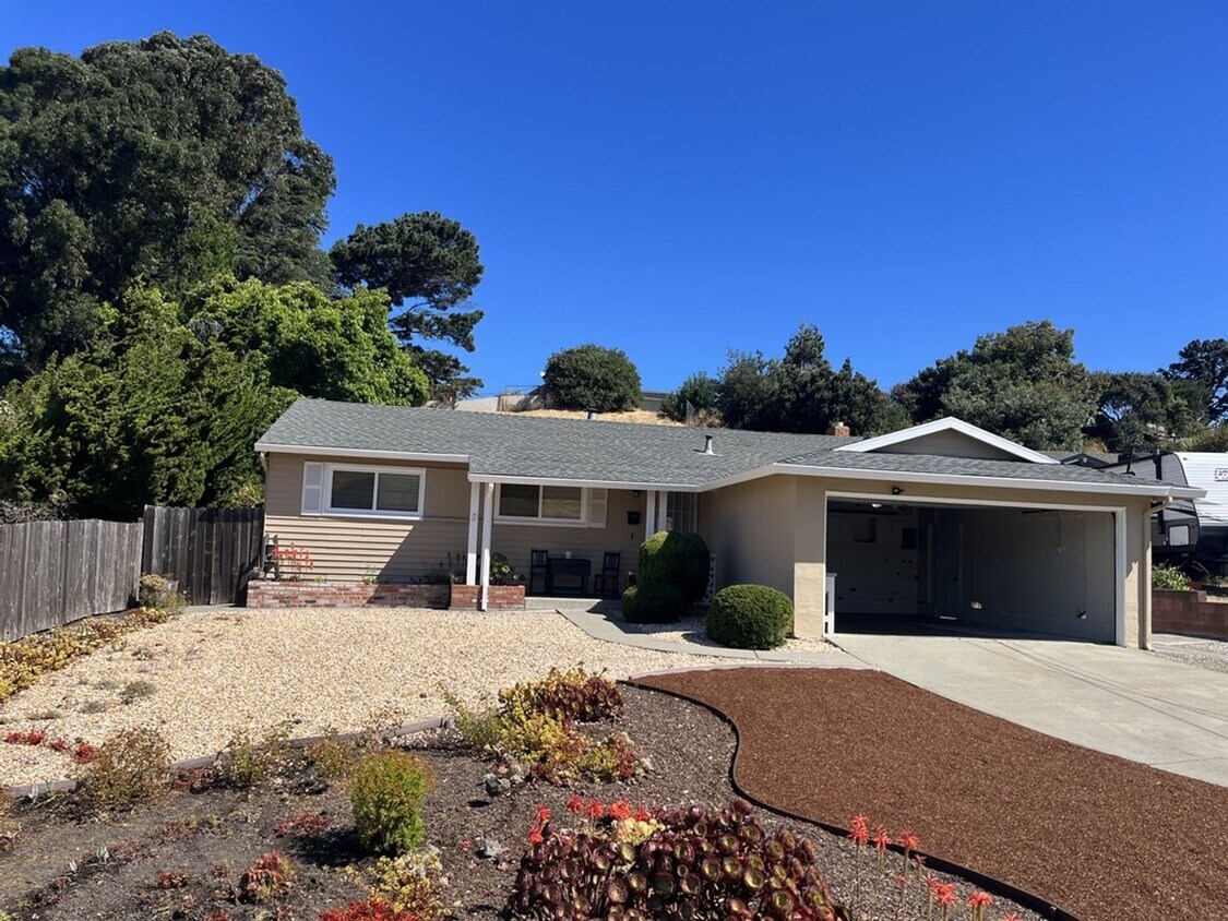Foto principal - 4 Bedroom Tara Hills Home for Rent