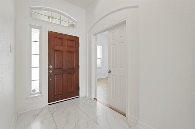 Foto del edificio - 9003 Creeks Gate Ct
