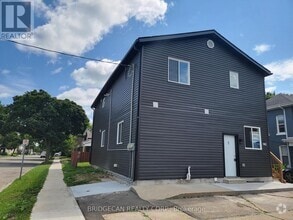 Building Photo - 103-103 Peel St