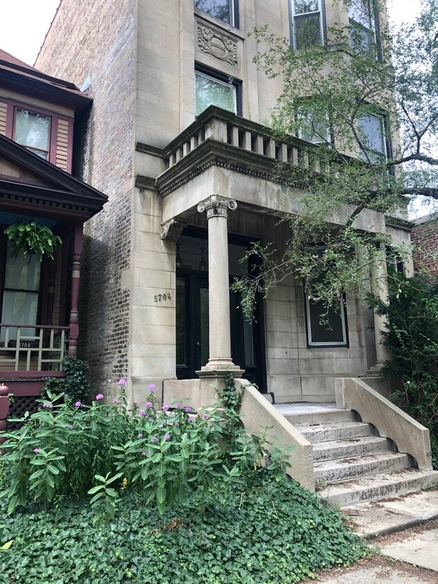 Primary Photo - 5704 S Kenwood Ave