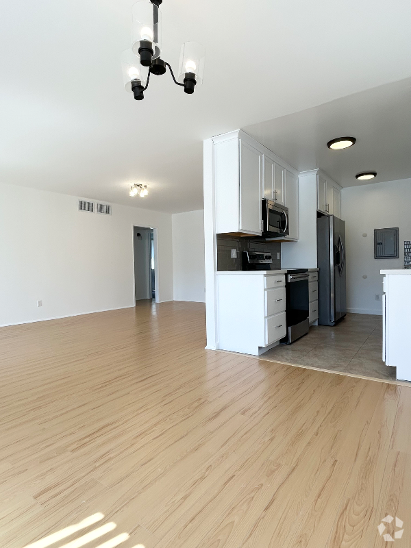 Building Photo - 1849 S Bentley Ave