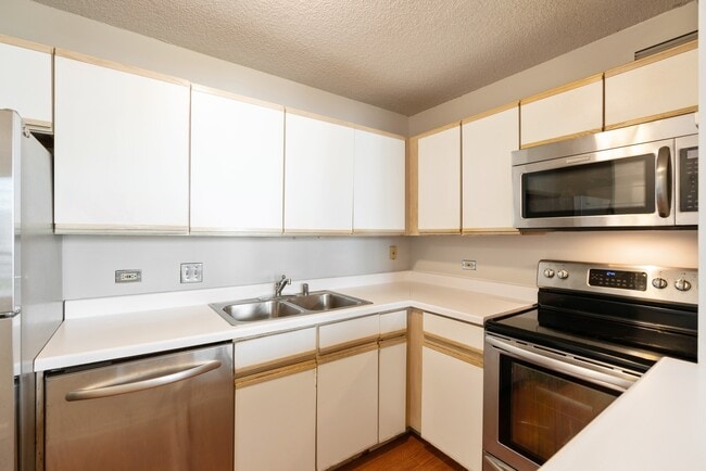Building Photo - 440 N McClurg Ct