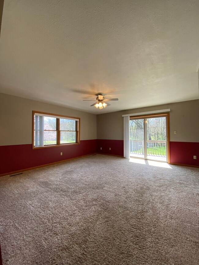 Building Photo - 4 Bedroom Single Family Home in Goshen
