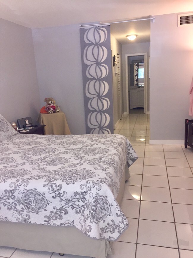 Foto del edificio - 8101 SW 72nd Ave