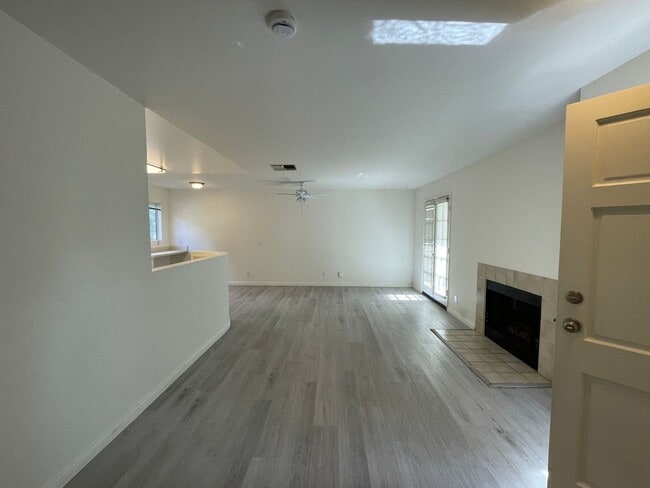 Building Photo - 1589 N Hill Ave