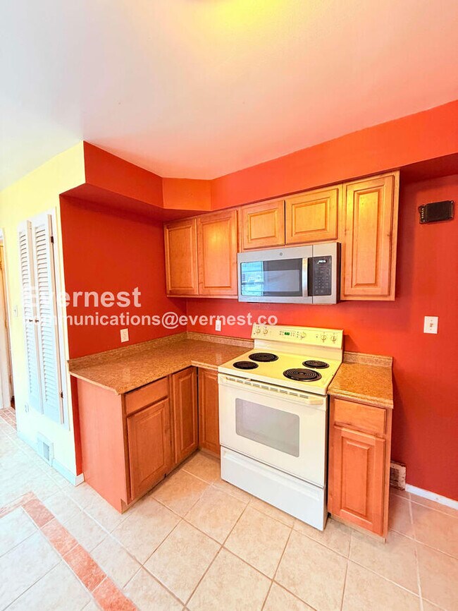 Foto del edificio - 3 Bed, 3 Bath Home with Garage / Pet-Friendly / Available Now!