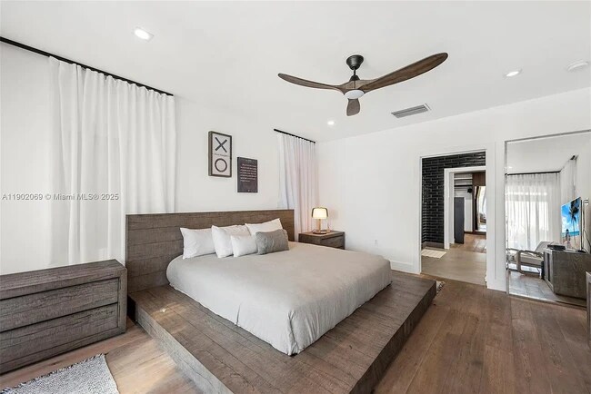 Foto del edificio - 970 S Shore Dr