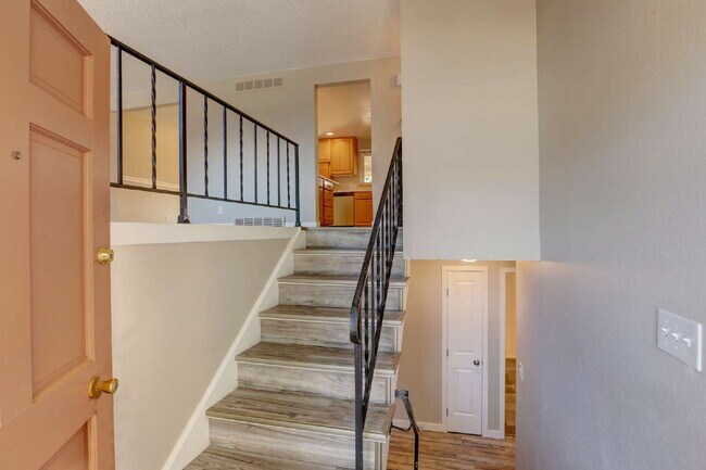 Foto del edificio - "Spacious 4-Bedroom Home in Denver with 2 Full Baths and Over 2000 sq ft!"