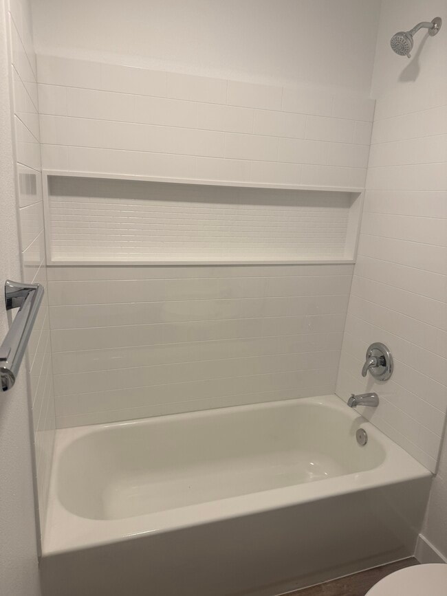 Foto del edificio - 1487 Claremont Pl