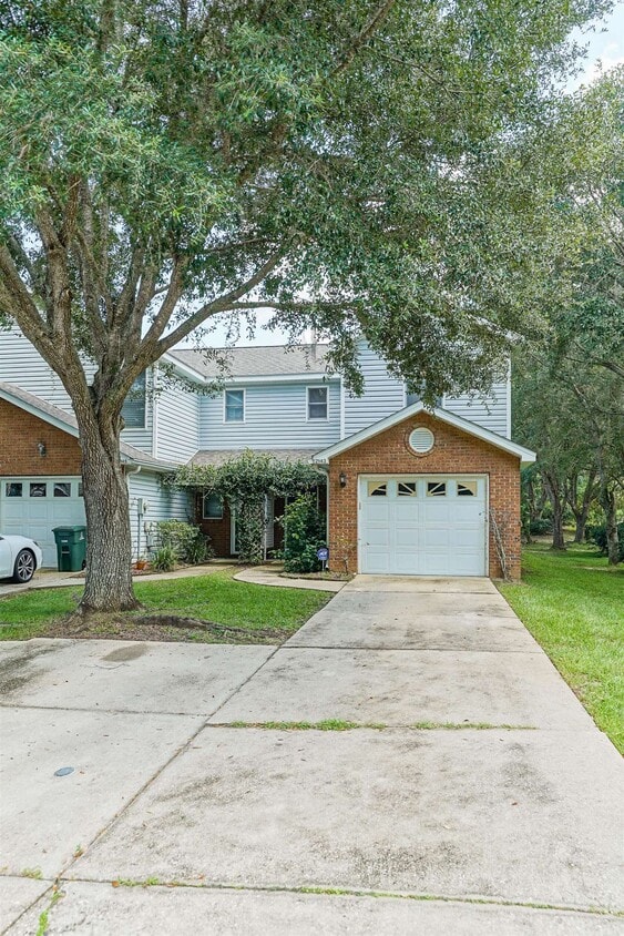 Foto principal - 2143 Delta Way