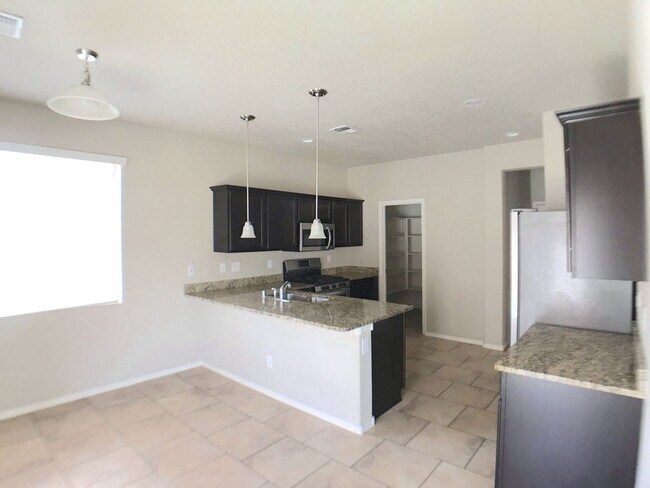 Foto del edificio - 3916 Dynamite Rd NE