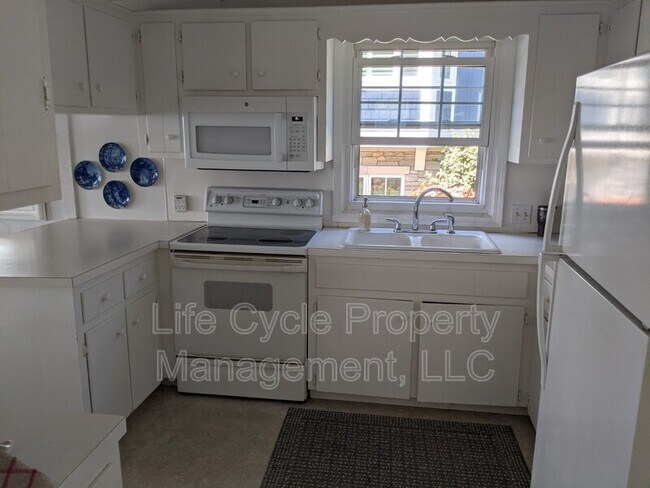 Foto del edificio - 2421 Lakefront Dr