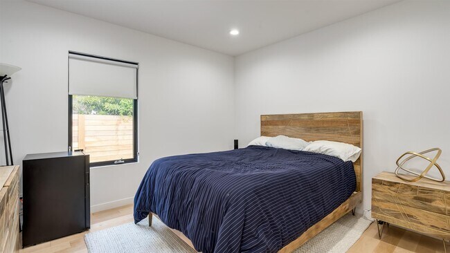 2nd bdrm - 10616 Ayres Ave