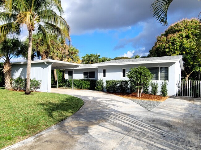 Foto del edificio - 828 Cinnamon Rd