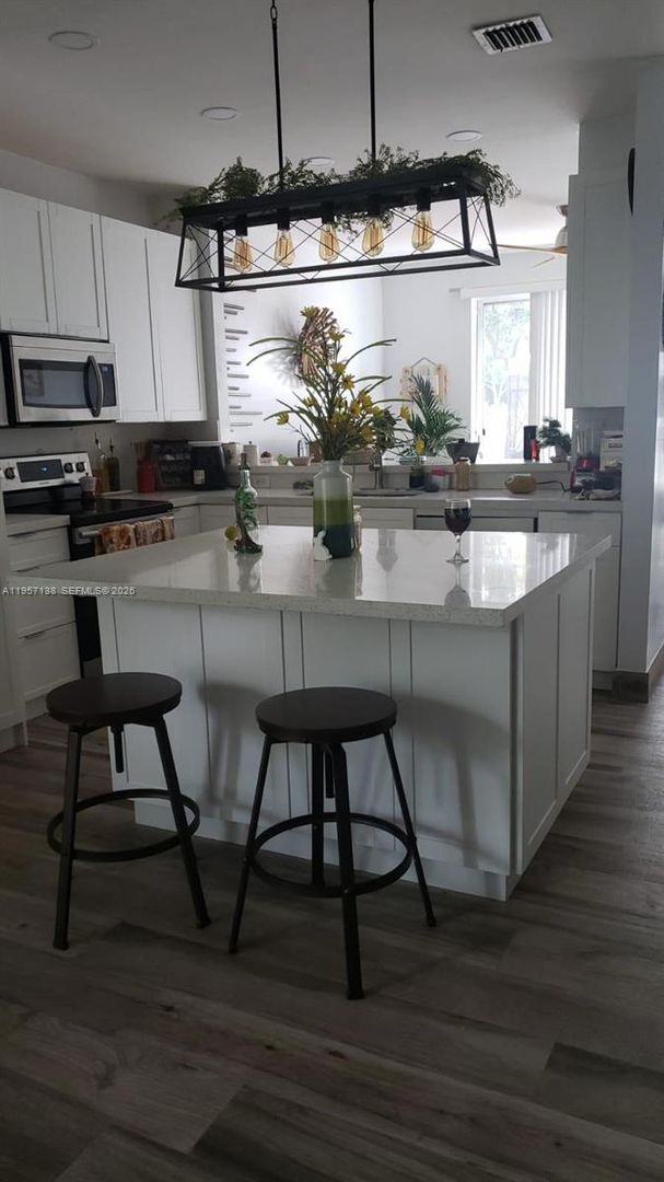 Foto del edificio - 7662 N Southwood Cir