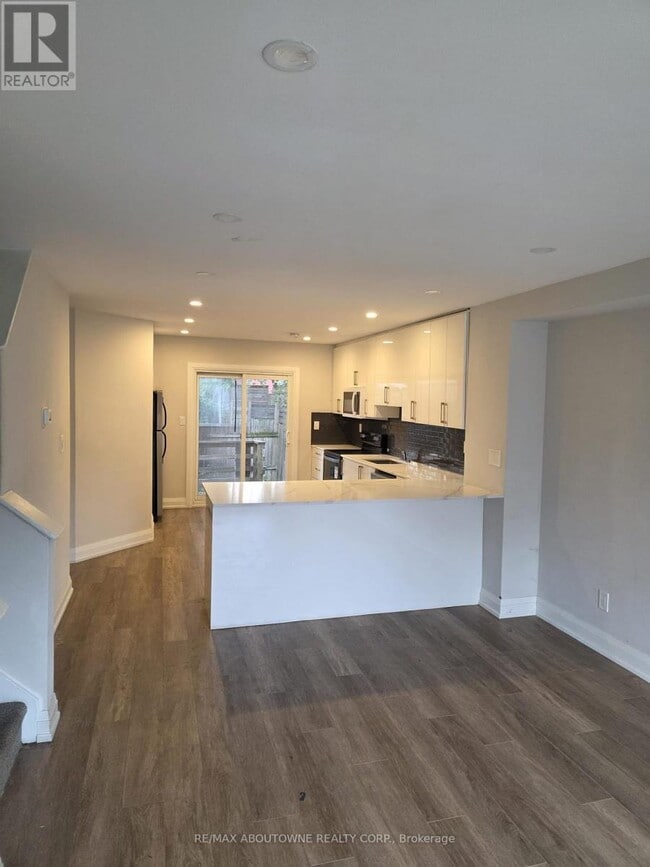 Building Photo - 110 Beach Rd