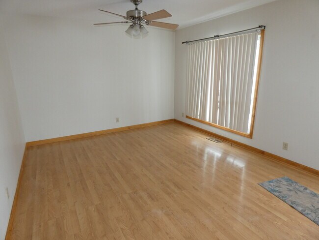 Foto del edificio - 515 Freeman Ave