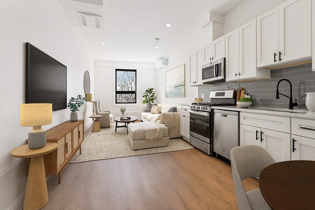 Foto principal - 1137 Washington St
